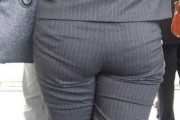 【画像】ムチムチお尻をわざと見せつけるように歩いてるドスケヘOLさんｗｗｗｗｗ