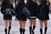 【画像】街中でパンティ見えちゃいそうな女子高生