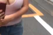 【動画】ドスケベまんさん、とんでもないお〇ぱいで外を歩いてしまうｗｗｗ