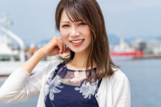 【画像】美人声優さん、屈んだ瞬間「お胸」の始まりが見えてしまうw w w w w w w