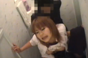 マニアオジの裏垢動画・密室のトイレでSEX三昧バカップルを隠し撮り！　その１密室のトイレでセックスに没頭するバカップル…。彼氏の愛撫に感じ...