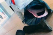 【画像】男「女子高生とか制服がエロいだけ」私「ほーい☆制服だけの写真と比較してみましょう」