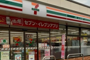 【悲報】北海道のセブンイレブン、雪のせいで店が潰れる