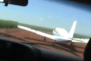 【動画】ブラジル連邦警察さん、違法薬物を積んだ飛行機を体当たりで撃墜