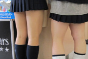 【画像】冬のくせに短いスカートはくJKwwwww
