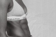 【画像】カルバンクラインのスポブラに凶悪なおっぱいｗｗｗｗ