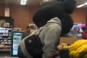 【動画】アメリカの万引き犯、店をボーナスステージ状態にする