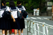 【画像】女子中学生｢男子の前で下着をチェックされ、違反していると言われて脱がされました｣