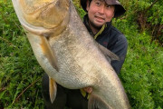 陽キャ「利根川でめっちゃでかい魚釣れたw」ﾊﾟｼｬｯ