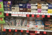 【画像】アメリカのコンビニ、プロテイン売りすぎだと話題にｗｗｗｗｗｗｗ