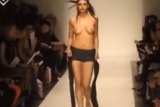 ファッションショーだけどまるでストリップのようですねｗｗｗ