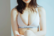 【下着画像】元HKT48田中美久、爆乳を限界露出してしまうwwwwwwwww初カレンダーで衝撃のカルバンクライン姿を披露！！！