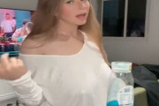 【動画】Tiktok爆乳まんさん、ノーブラTシャツで大きめの乳輪が透けてしまうｗｗｗｗ