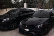 【画像】黒すぎるカッケェBMWとベンツ、発見されるｗｗｗｗｗｗｗｗ