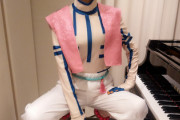 【画像】お●ぱいピアノさん、上半身裸キャラのコスプレを披露ｗｗｗｗｗｗ