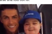 【悲報】C・ロナウド、白血病の少年に気づき乗っていたバスを止めて対応してしまう