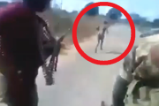 【閲覧注意】裸の女性を軍隊が取り囲んだ。これから何が起こるか。世界中で炎上している動画