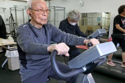 【長寿】102歳のお爺さん、毎日ジム通いして黙々とトレーニングに打ち込む　長寿の秘訣は「無心」