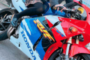 【衝撃画像】美人すぎる女子高生ライダー16歳が納車した日に事故る / 潰れたバイク写真をネット掲載