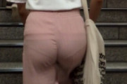 【画像】パンツが透けてるメス共
