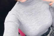 【画像】巨乳声優さん、胸を触られる