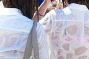 ノーブラ女子中学生、雨で乳首が透けたところを盗撮されるｗｗｗｗｗ
