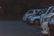 【悲報】ワイが契約してる駐車場に知らない車が停まってる