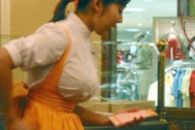 【朗報】店員の制服がとんでもなくエロいファミレス見つけた（画像あり）