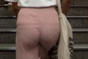 【画像】パンツが透けてるメス共