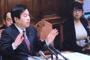 【画像】国会で爆乳メガネちゃん、絶対に政治家のチンコしゃぶってそうだと話題に
