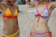 【画像】陰、貧乳なのにビキニを選択してしまうｗｗｗ