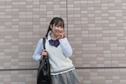【画像】ピカピカの新一年生JKさん、三つ編みおさげのくせにスカートはしっかり短いｗｗｗｗｗｗｗ