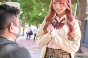 西宮ゆめ ピンクヘアのヤリマンギャルが素人男性を逆ナン！トイレに連れ込みちんぽをフェラ