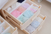 【画像】JKさん、ベッド下をパンティの収納スペースとして活用
