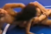 リングの上で繰り広げられるトップレスの闘いがエロ過ぎますｗｗｗ