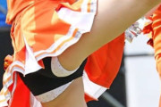 【画像】チアガールさん、パンツ丸出しになってしまう