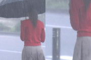 報道ステーションで大雨の中ずぶ濡れミニスカ女子が盗撮される