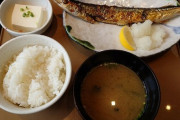 【画像】やよい軒の「サンマの塩焼き定食」(890円)をご覧くださいｗｗｗｗ