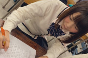【画像】テストを受けてる女子高生がみんな可愛い件
