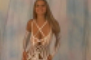 可愛すぎる爆乳ブロンドギャルが透け透けの服でダンス中だからエロ過ぎるｗｗｗ
