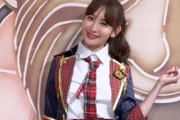 【画像】小嶋陽菜(34歳)がAKB48衣装を着た結果wwおばさん感ゼロ！「有吉の冬休み2023」で5年ぶり「ヘビーローテーション」を披露し「現役でいける」と話題に！