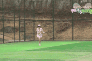 スポーツ選手にパイオツは邪魔だなって思えるgif