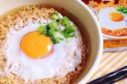 【画像】チキンラーメンさん、世界で11番目に旨いインスタントラーメンに認定されてしまう…