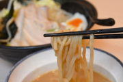彡(ﾟ)(ﾟ) 「つけ麺の並と大盛りで値段同じなんか…」彡(^)(^)「店員さん！つけ麺大盛りで！」