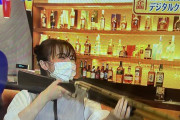 【画像】まんさん、いくらなんでも銃の構え方が酷過ぎるwwwwwwwwwww