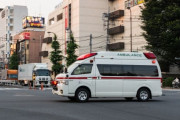 【社会】救急車サイレンでも車10台以上が止まらず　ツイッター上に投稿された動画で物議