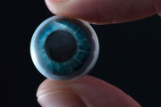 【画像】次世代コンタクトレンズ、機能がヤバ過ぎるｗｗｗｗｗｗ