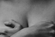 【画像】巨乳熟女の手ブラお○ぱい、エロすぎるｗｗｗ