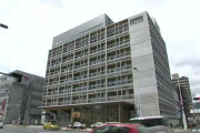 【悲報】全裸中年男性(44)、公然わいせつの疑いで現行犯逮捕される