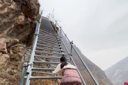 【画像】中国の登山道ほぼ現場ｗｗｗｗｗｗｗｗｗｗｗｗｗｗ